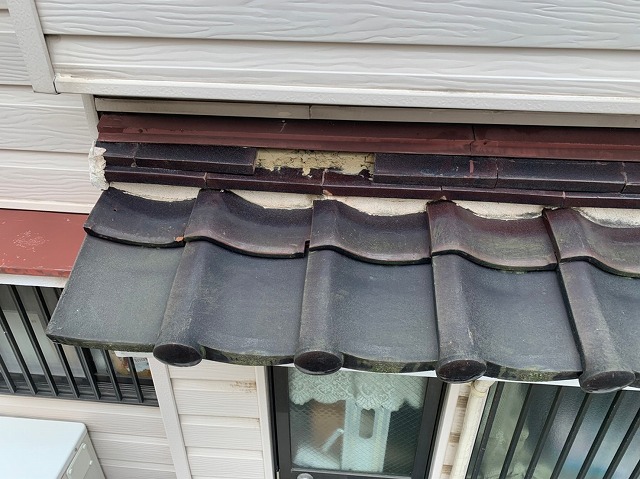 庇ののし瓦が取れてしまっている